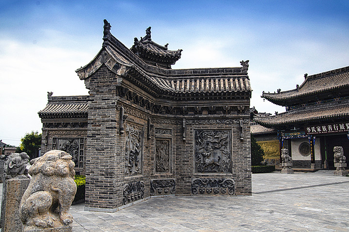 李家大院建筑的砖雕,石雕,木雕及铁艺等饰品,处处显示着晋南民间多子