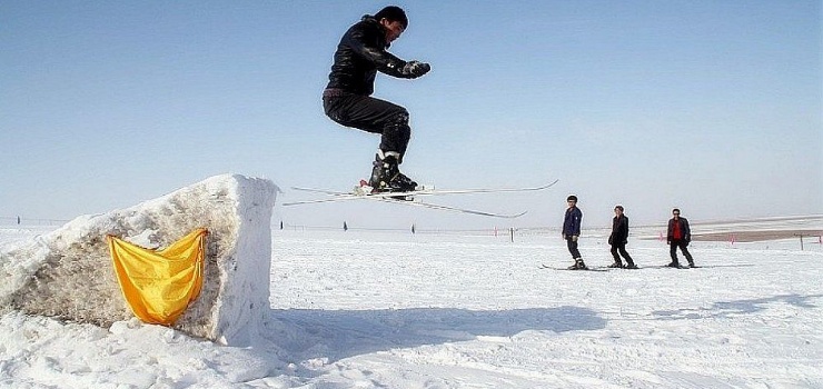 卧龙山滑雪场