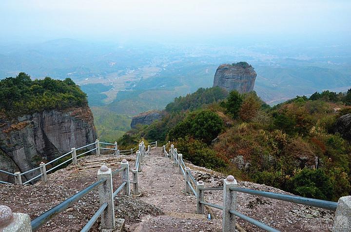 霍山风景区 景区介绍 霍山旅游风景区位于广东省河源市龙川县,是国家